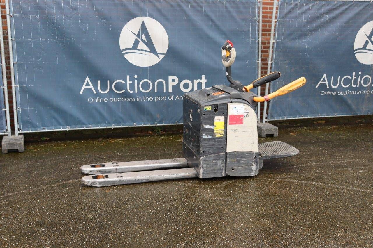 Pallet truck Crown Electric