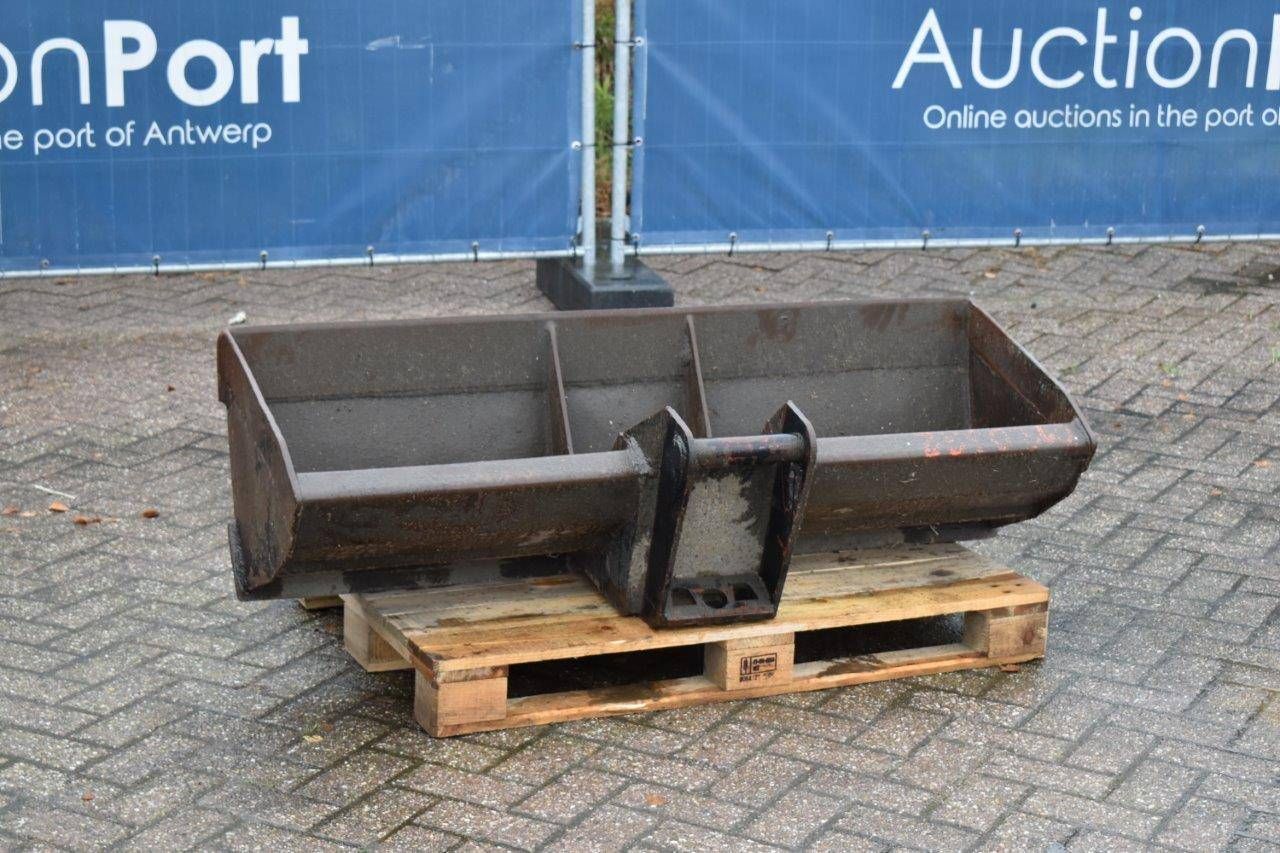 Tilting container 
