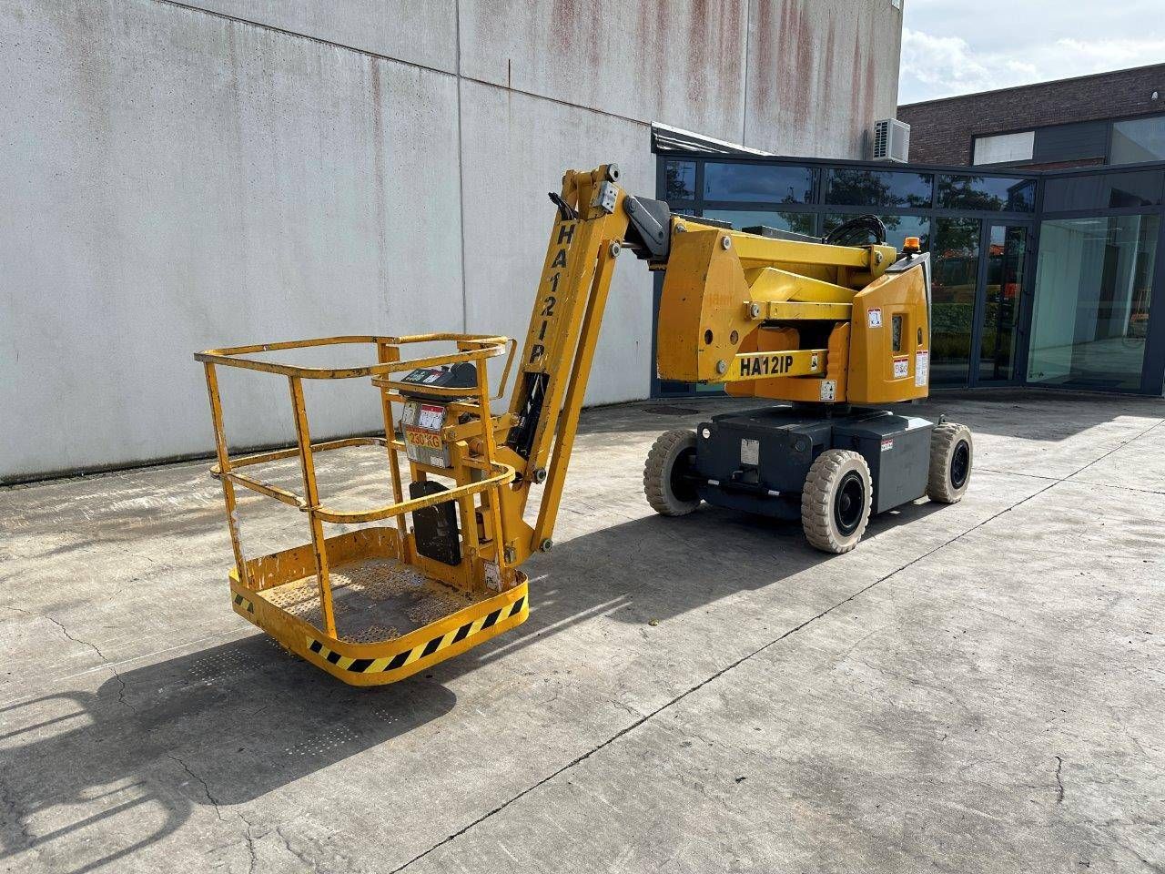 Articulated boom lift Haulotte HA12IP Electric 230kg 12m 2006