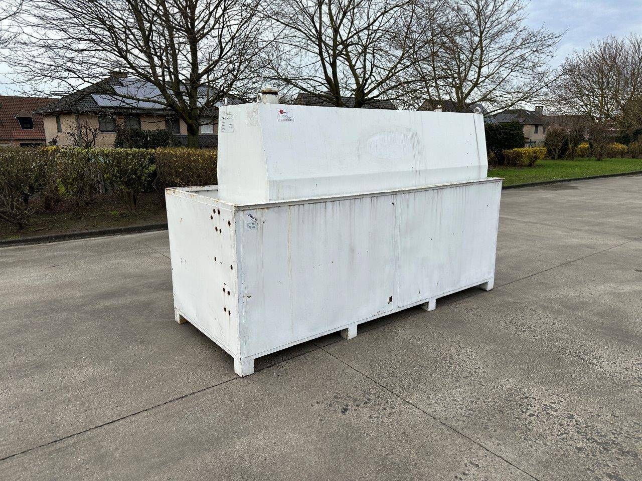 Storage tank