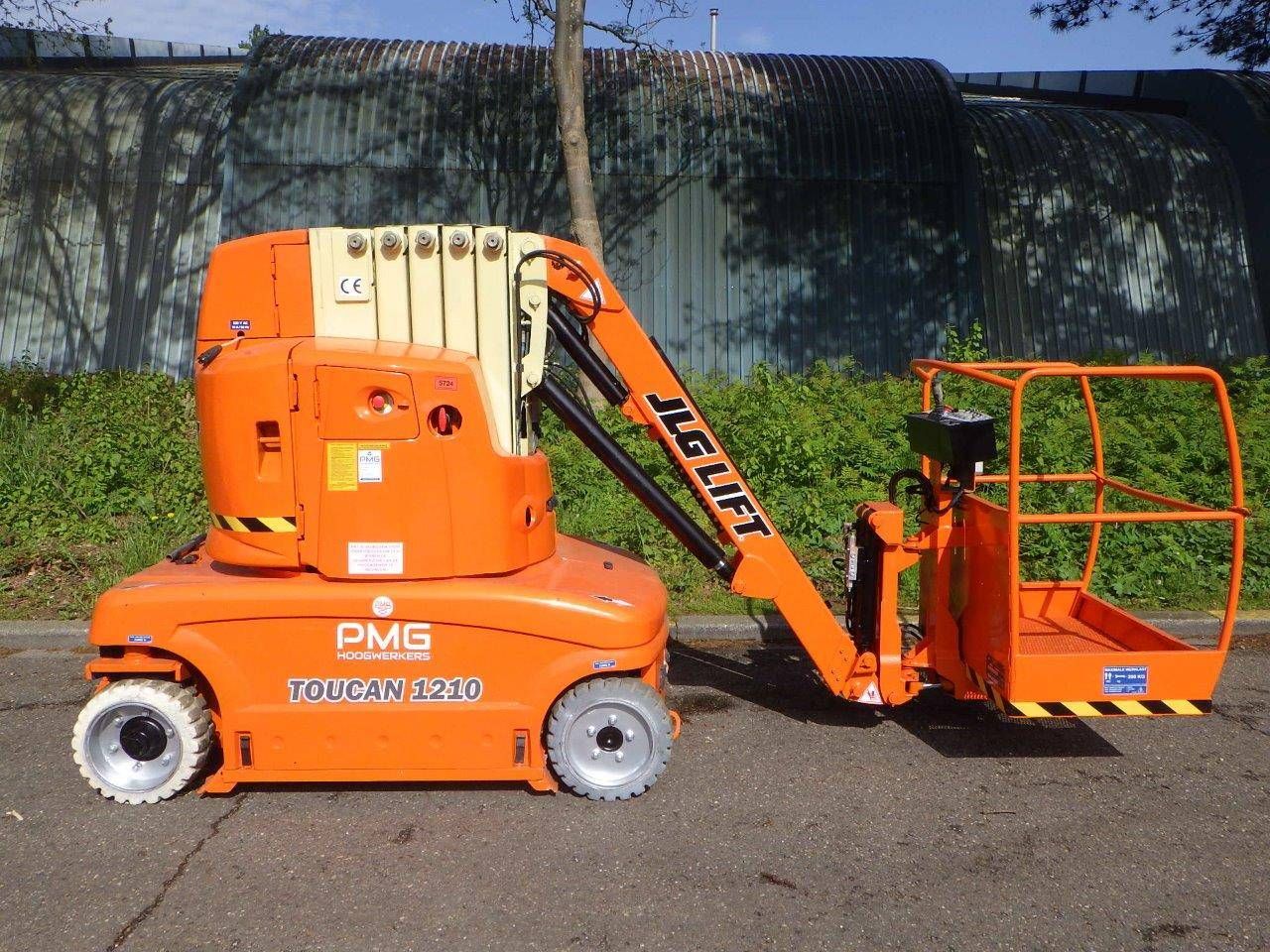 Mast lift Toucan 1210 Electric 12m 2010