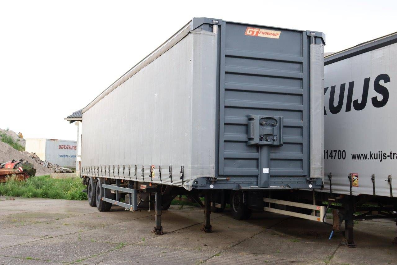 Sliding curtain semi-trailer Fruehauf