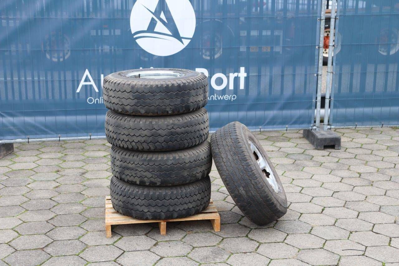 Batch of tires Hankook 30x9.50R15LT 4 pieces / Grandtrek P265/70R16 1 piece 
