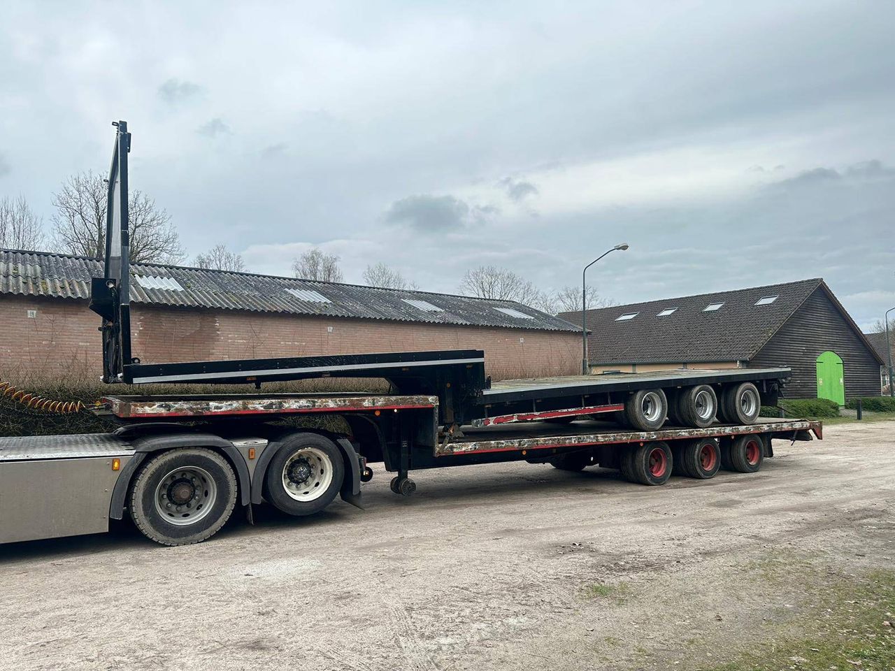 2x Semi Trailer Kempf/Groenewegen stacked