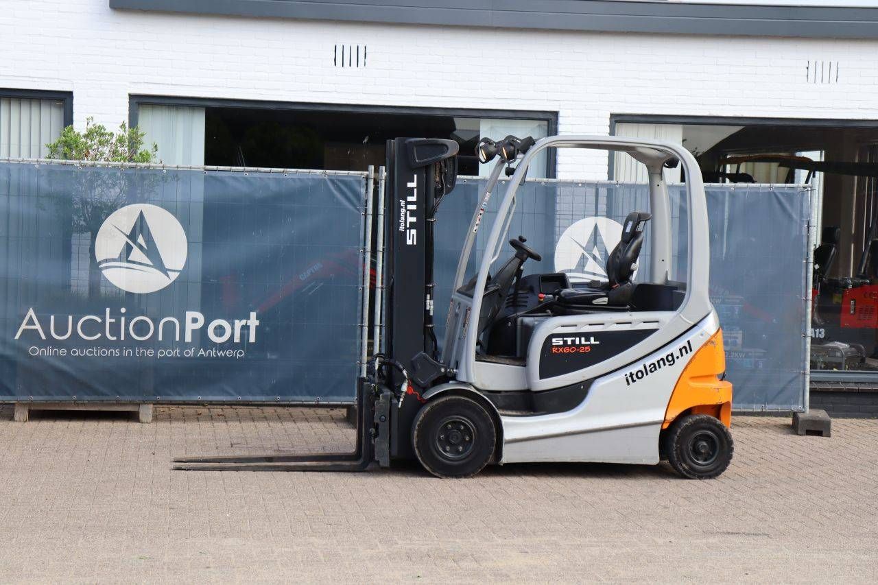 Carrello elevatore Still RX60-25 elettrico, portata 2500 kg, altezza massima 4,6 m, anno 2015.
