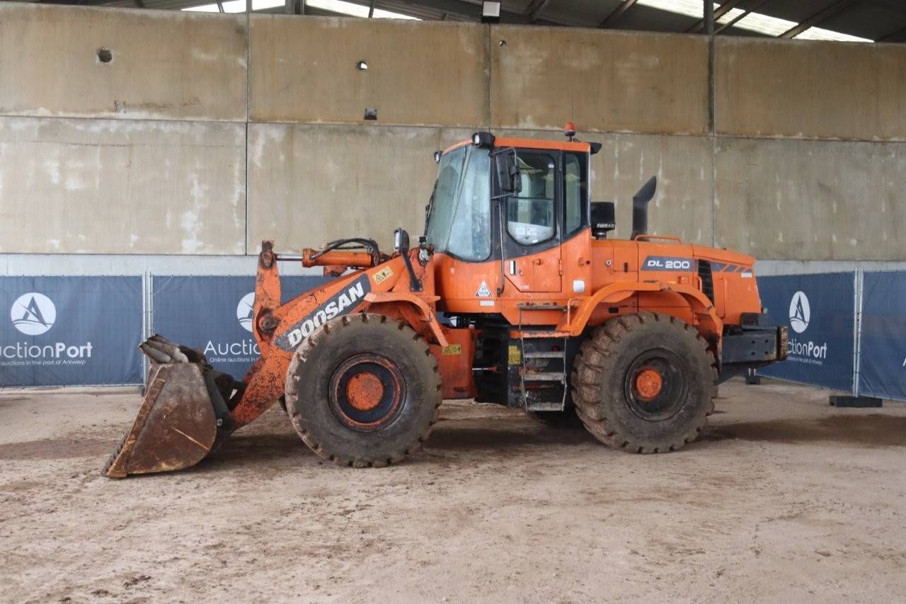 Wheel loader Doosan DL200 Diesel 2011