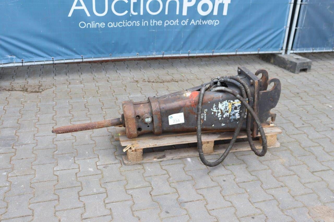 Hydraulic breaker
