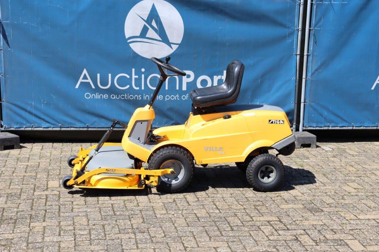 Riding mower Stiga Villa Royal V001 Petrol