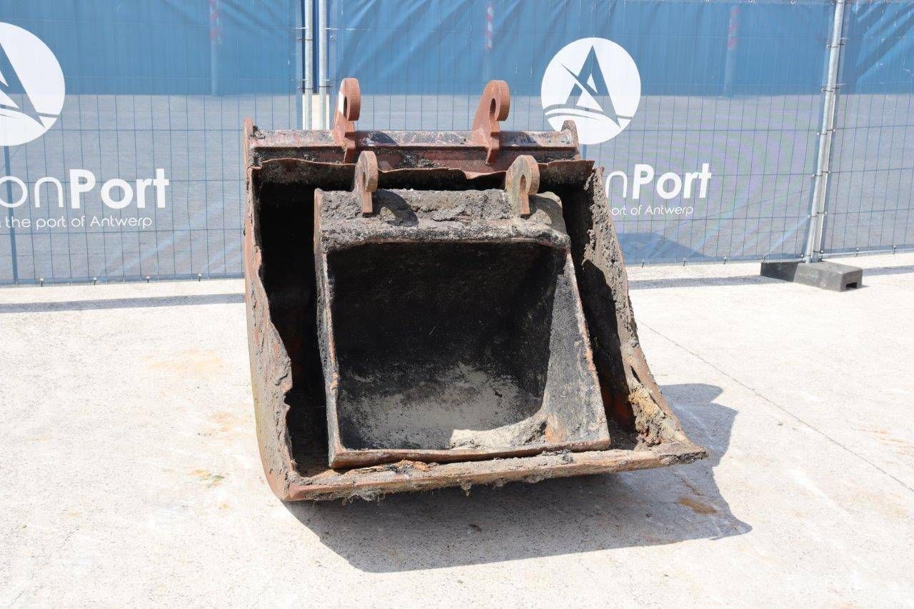 Batch of Excavator Buckets CW30/40