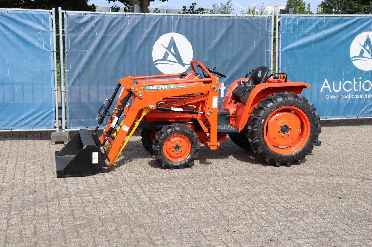 Mini excavator Kubota Bulltra B1-17D Diesel 17hp 4wd with front loader Refit