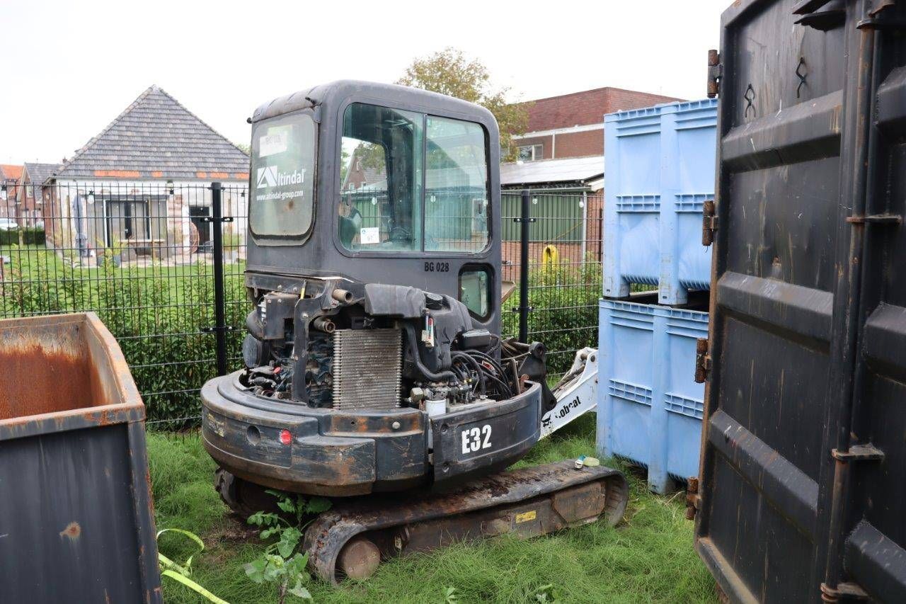 Mini digger Bobcat E32 Diesel 2011