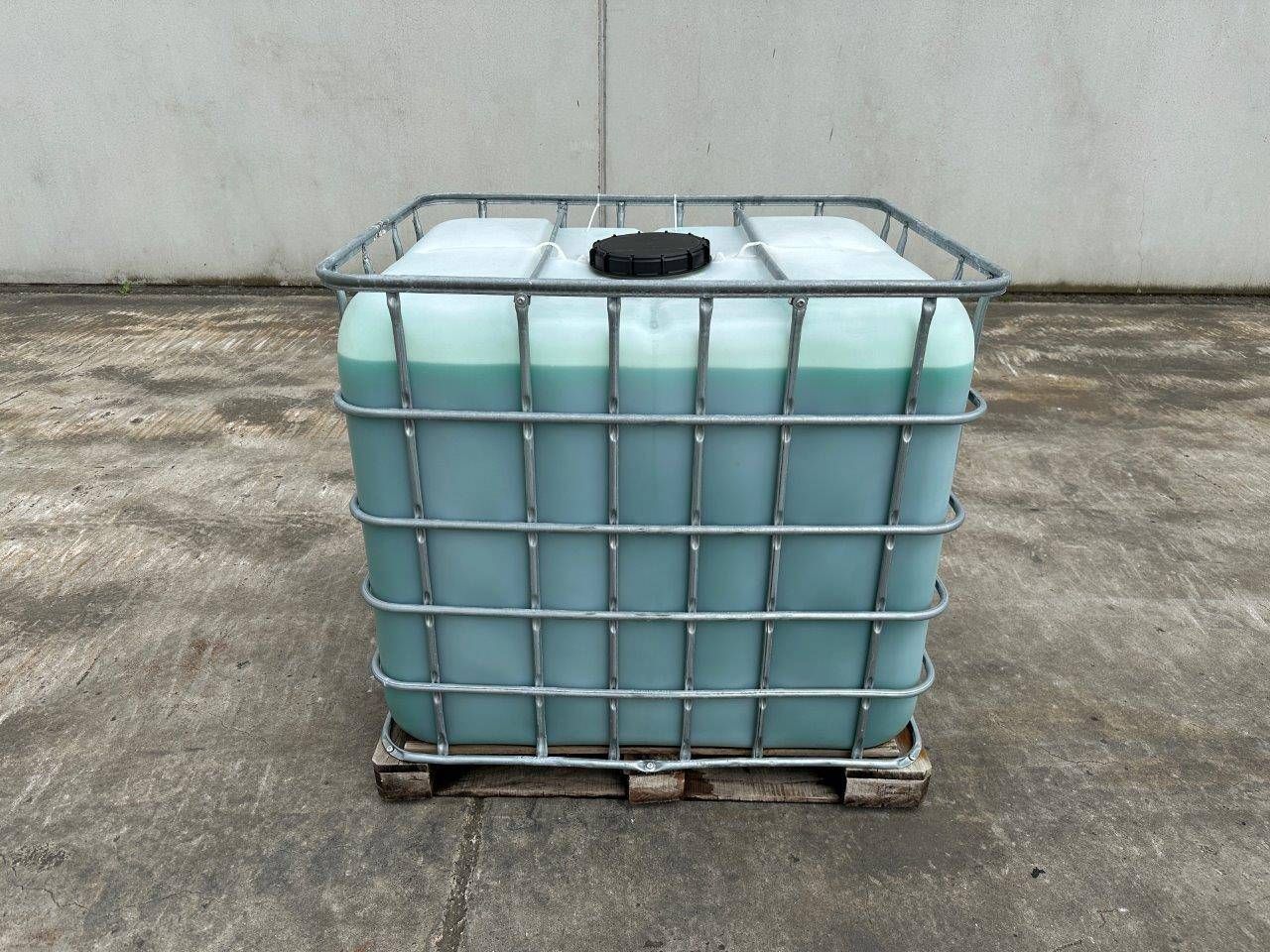 IBC tank with Vehicle shampoo New