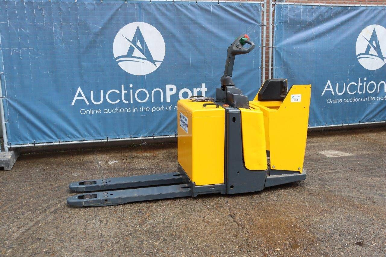 Electric pallet truck 