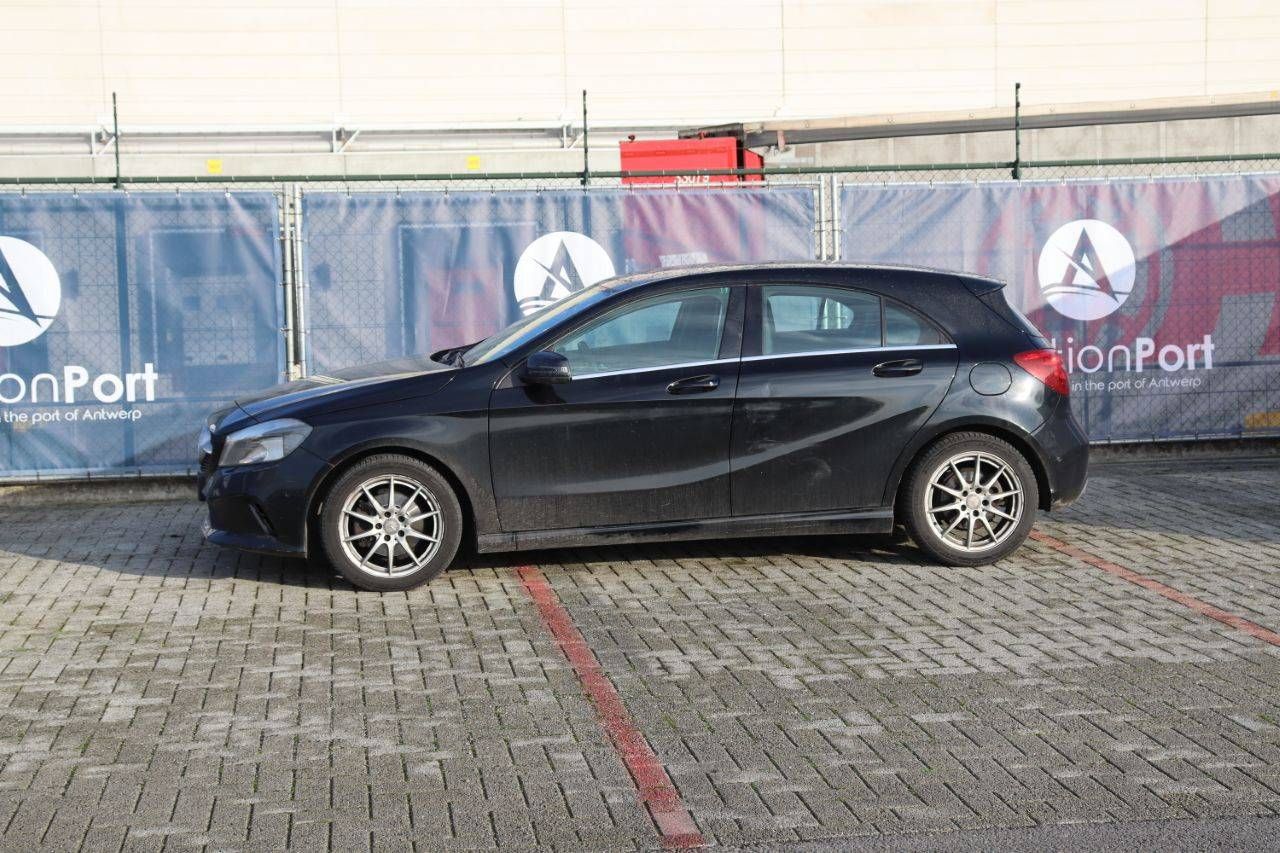 Passenger car Mercedes-Benz A180 Petrol 122 hp 2015 (Margin)