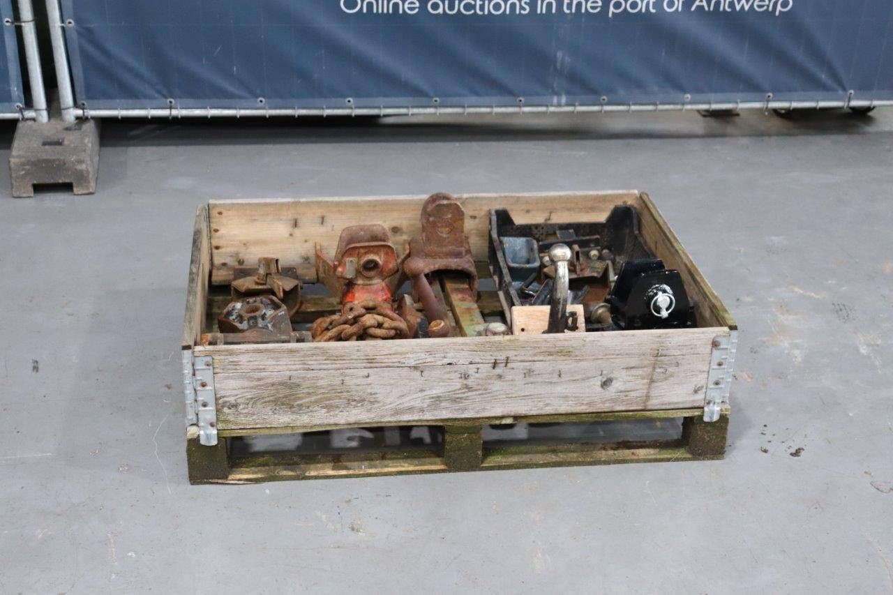 Party below and above tow bar