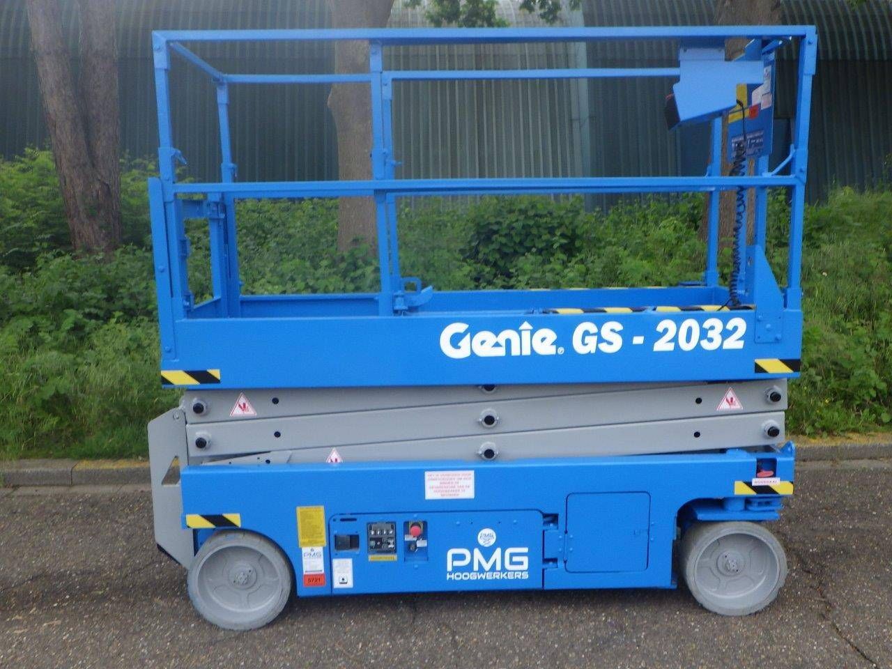 Scissor lift Genie GS-2032 Electric 8.31m 2012
