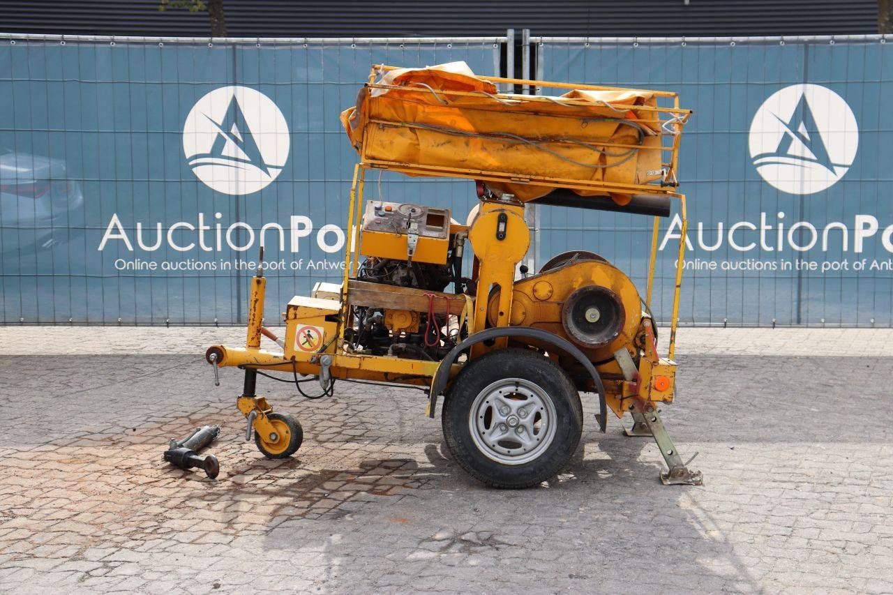 Trailer-mounted aerial work platform Comac F 207.20 2000
