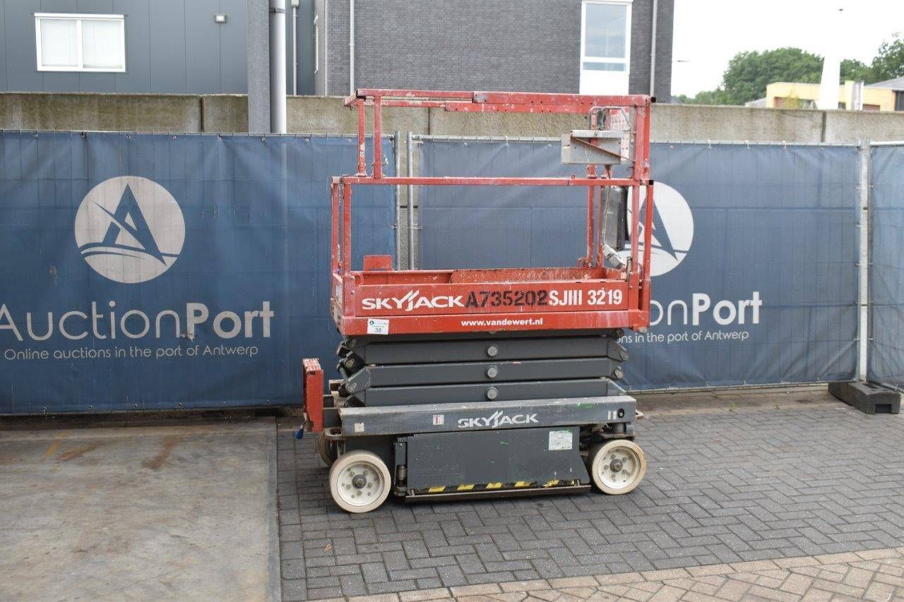 Scissor lift SkyJack SJ3219 8m 2016