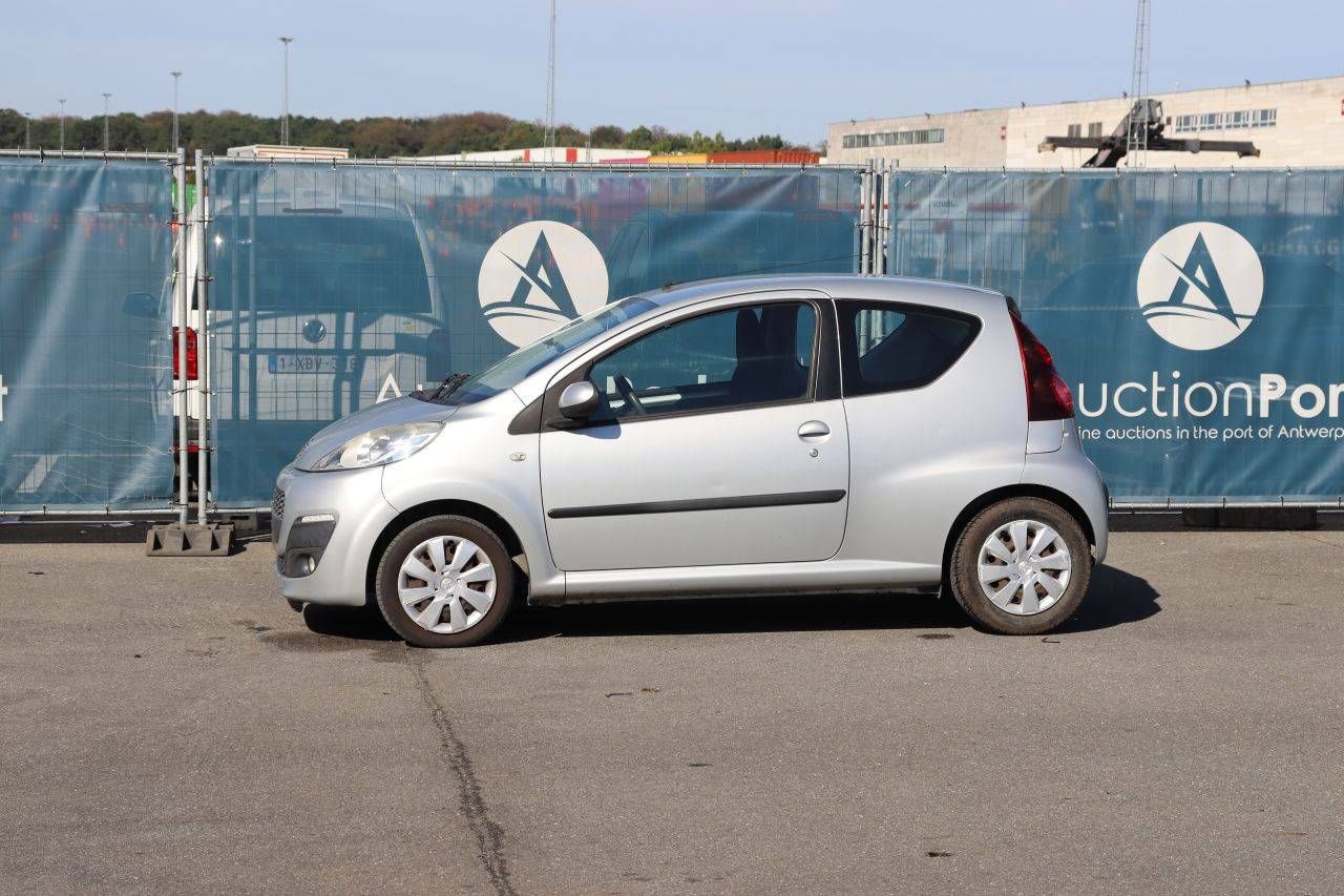 Passenger car Peugeot 107 Petrol 68hp 2013 (Margin)
