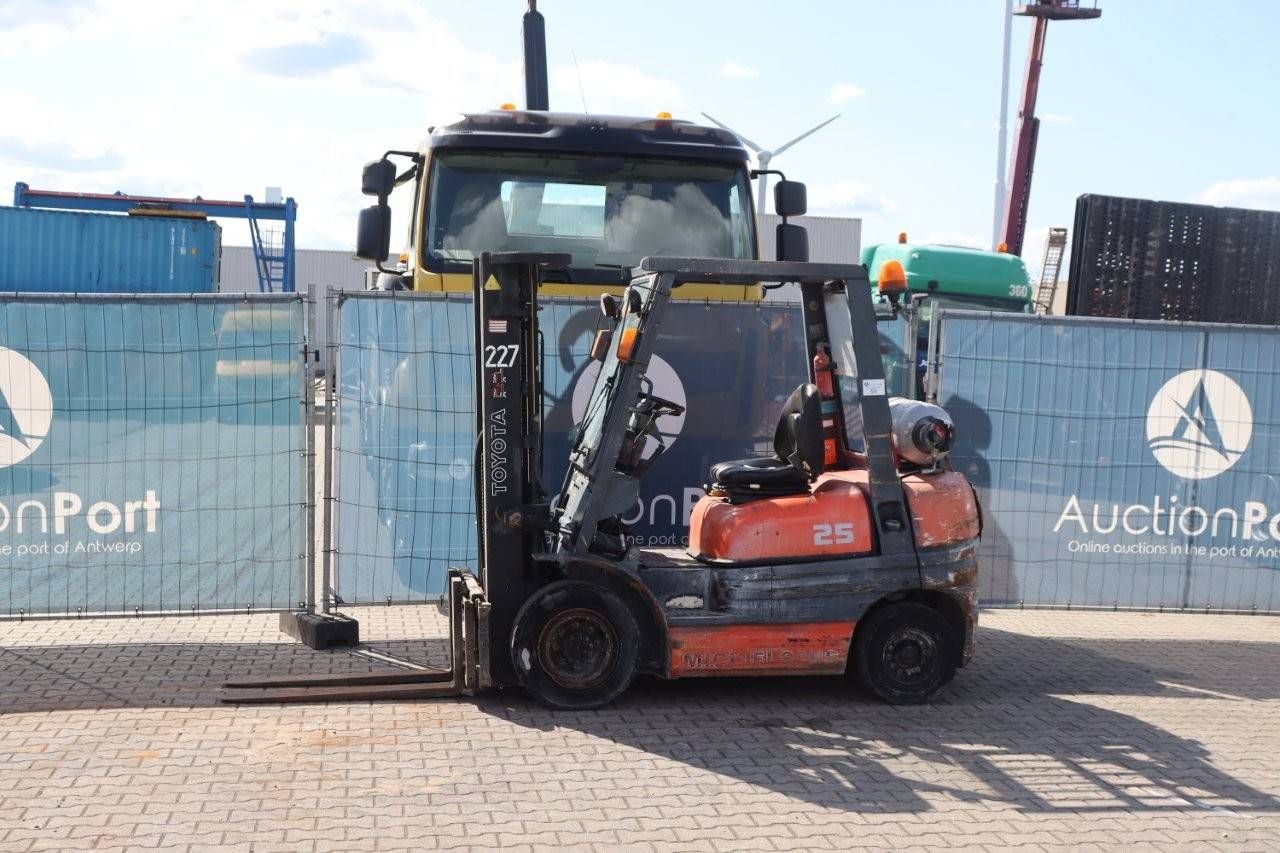 Forklift Toyota 42-6FGF25 LPG 2500kg 4.7m 1998