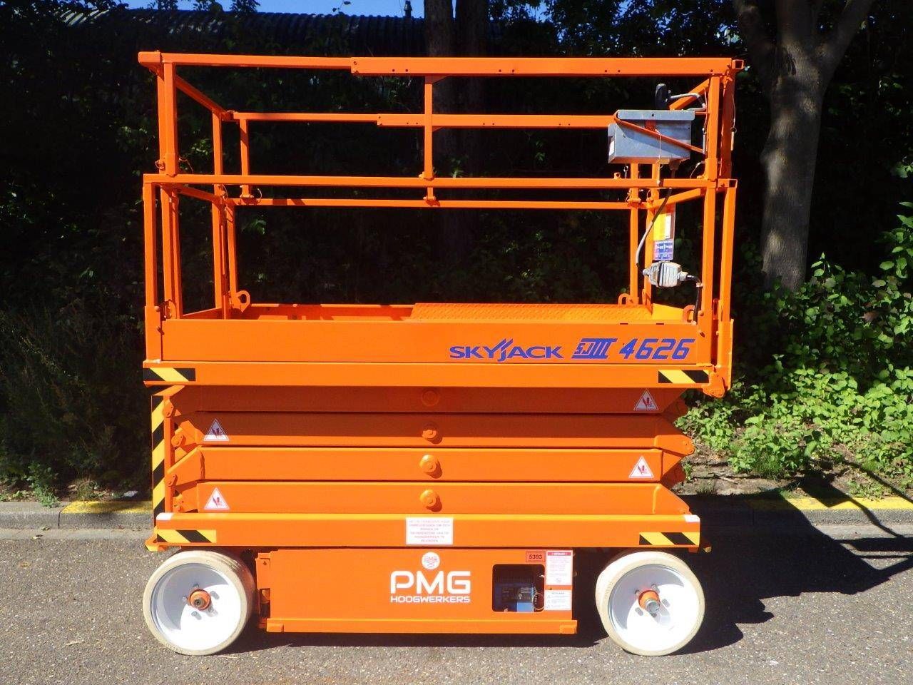 Scissor lift Skyjack SJ4626 Electric 9.92m 2012
