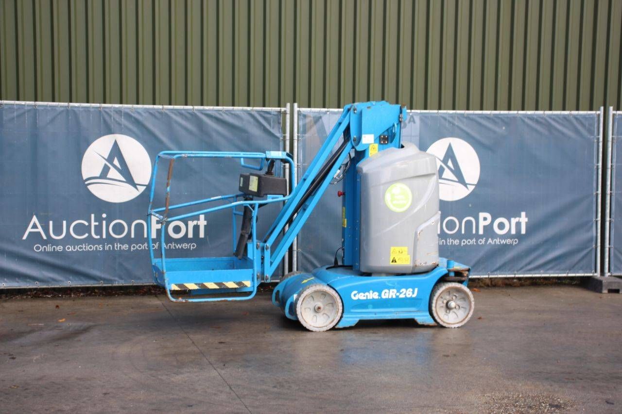 Genie GR-26J Electric Mast Lift 9.9m 2016