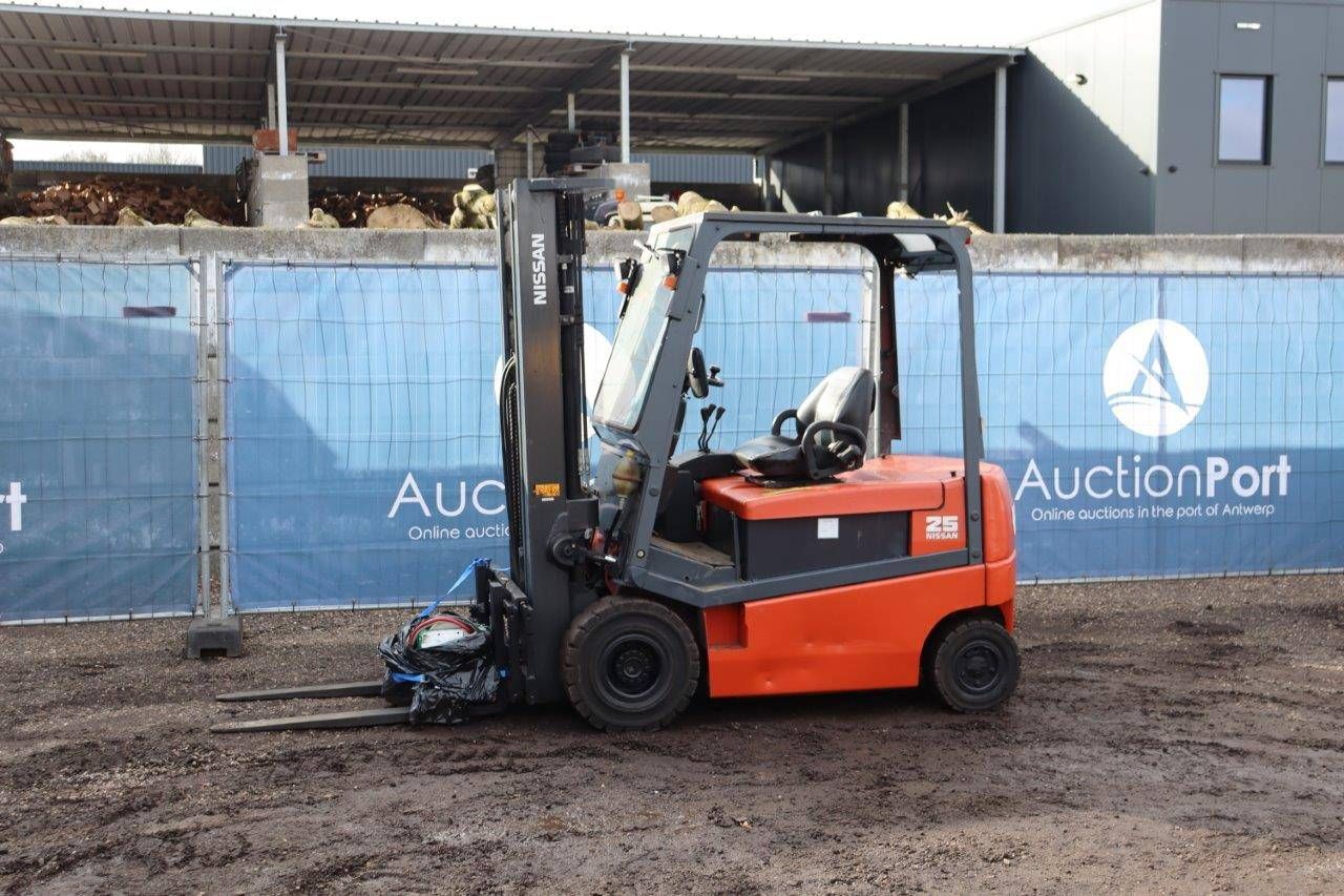 Forklift Nissan 25 Electric 2500kg