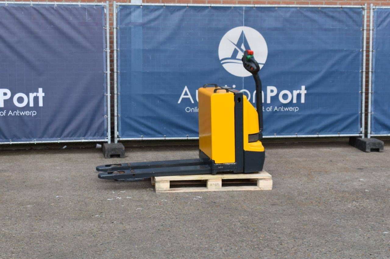 Pallet truck Jungheinrich EJE 220 Electric 2000kg
