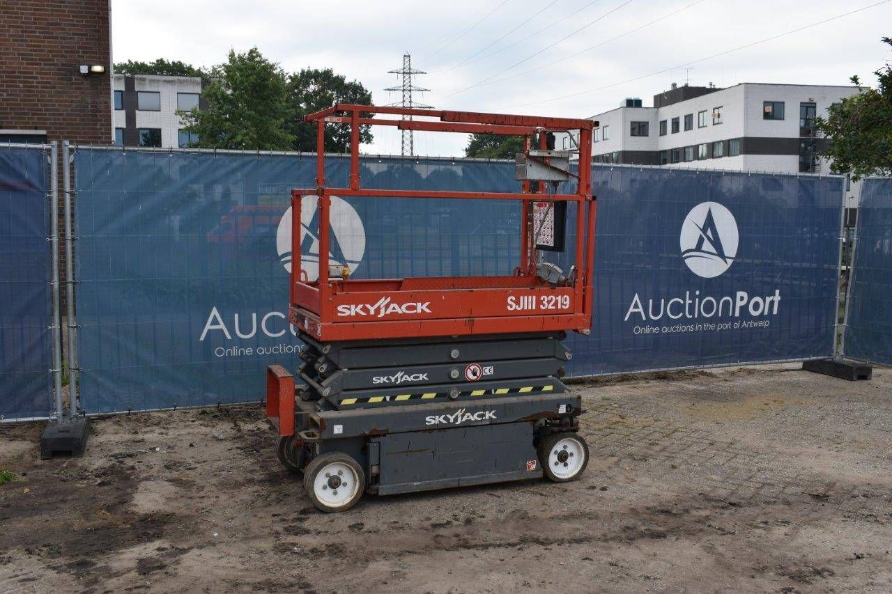 Scissor lift Skyjack SJIII 3219 Electric 5.8m