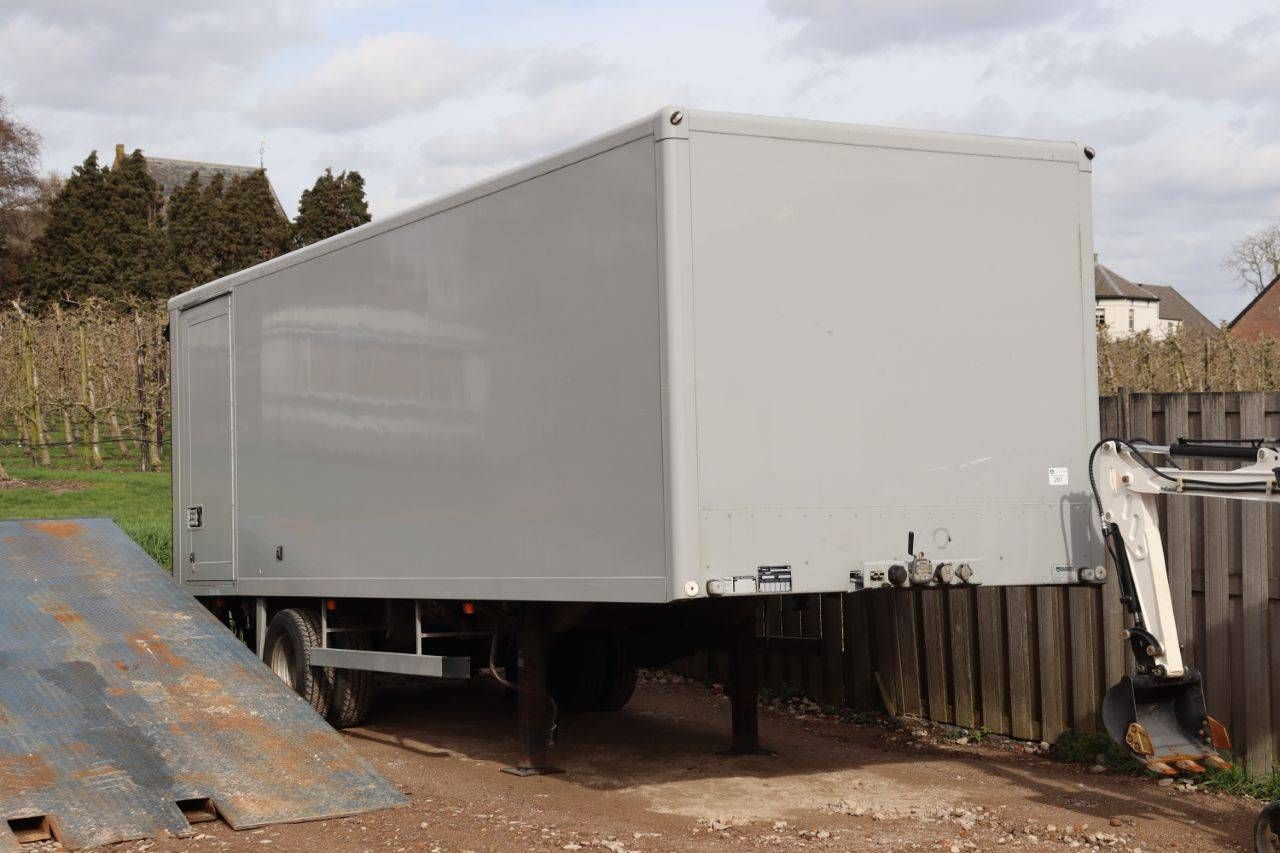 Closed Semi-Trailer Veldhuizen P37-4
