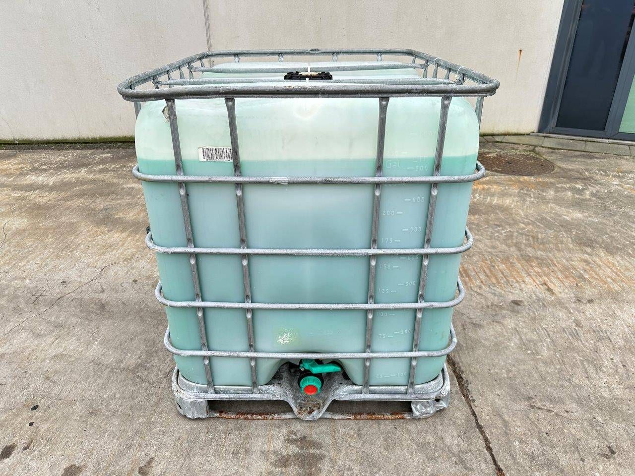 IBC tank with Vehicle shampoo New