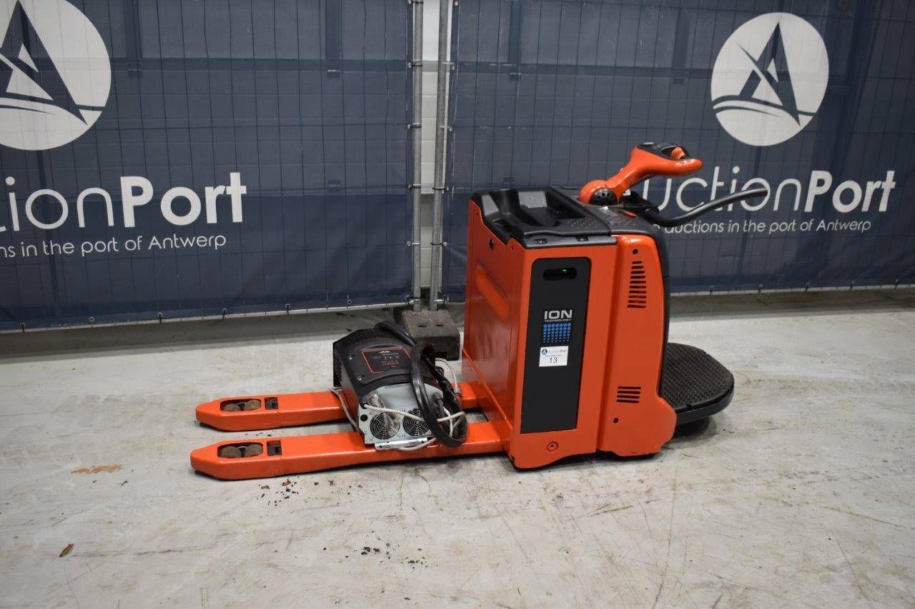 Electric pallet truck