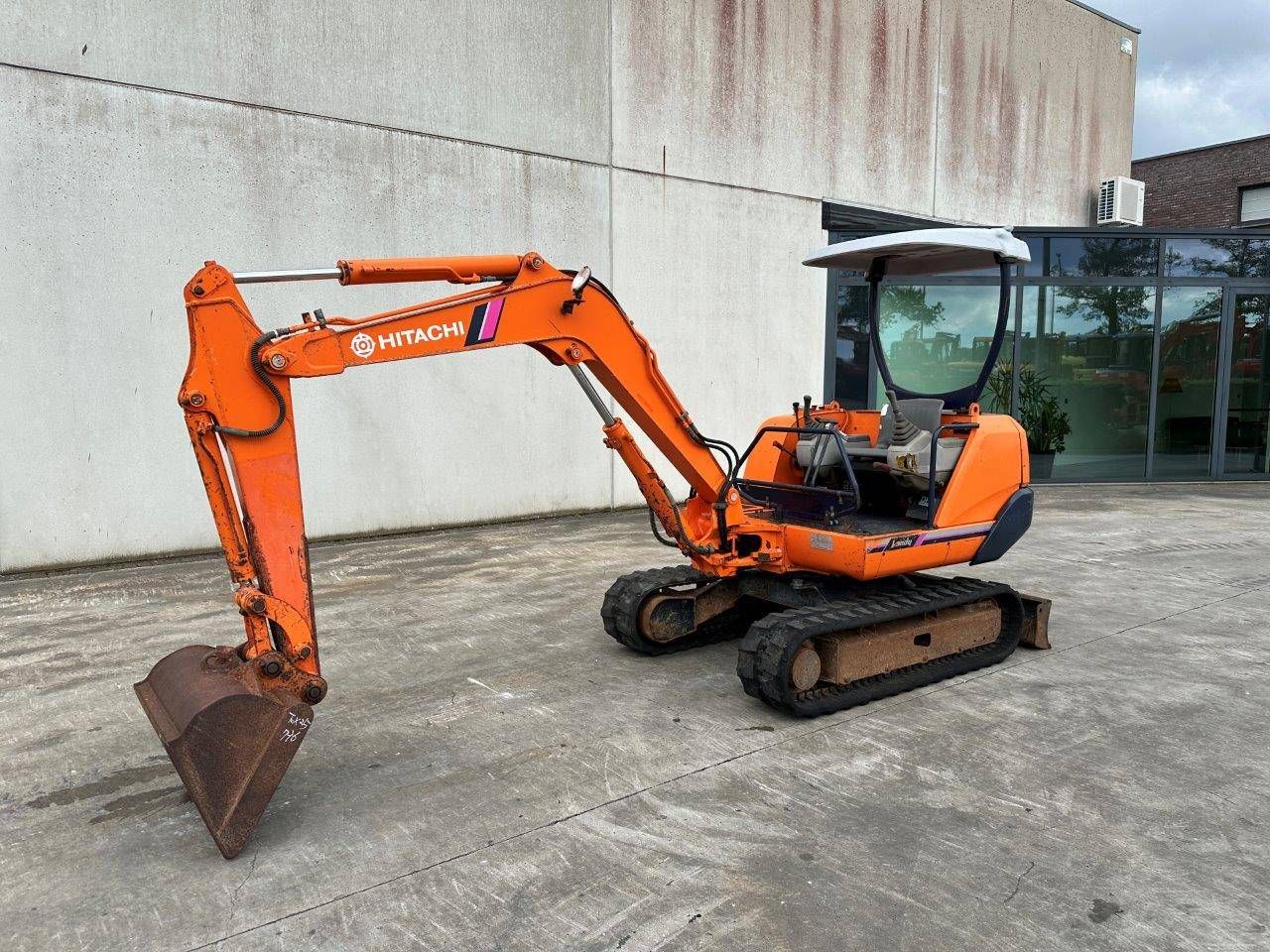 Rupsgraafmachine Hitachi EX25 Diesel 25pk 