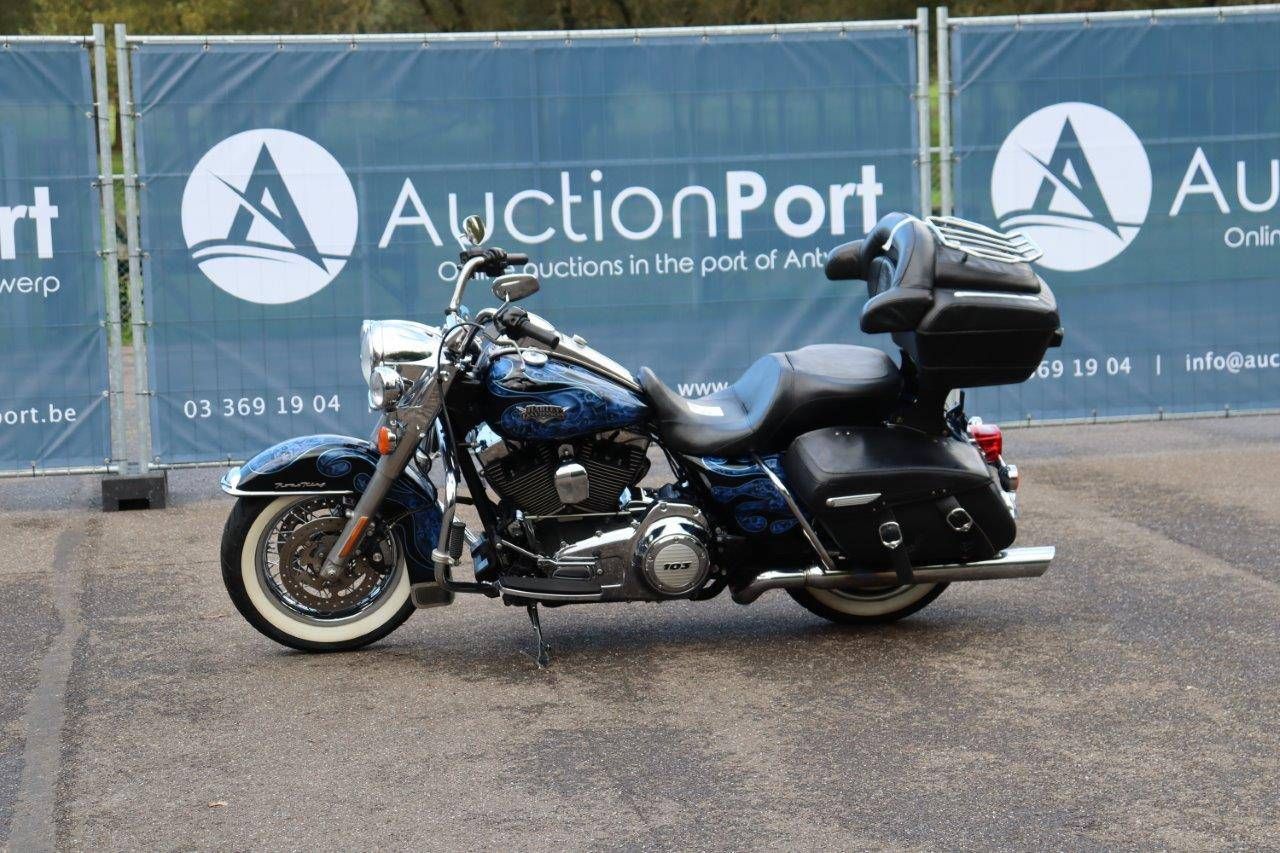 Motorcycle Harley-Davidson Road King Classic Touring Petrol 2013