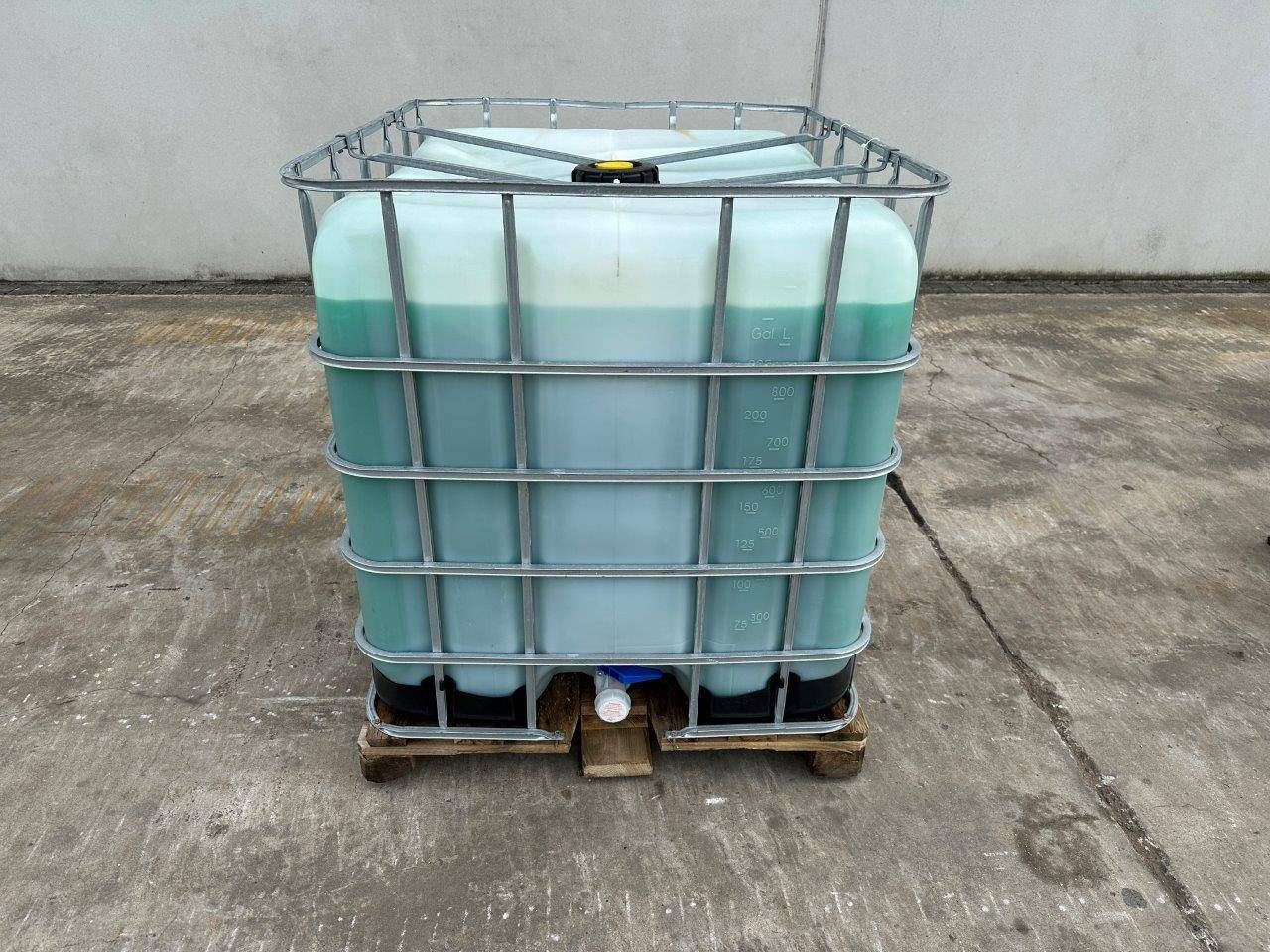 Tank with Truck Shampoo New
