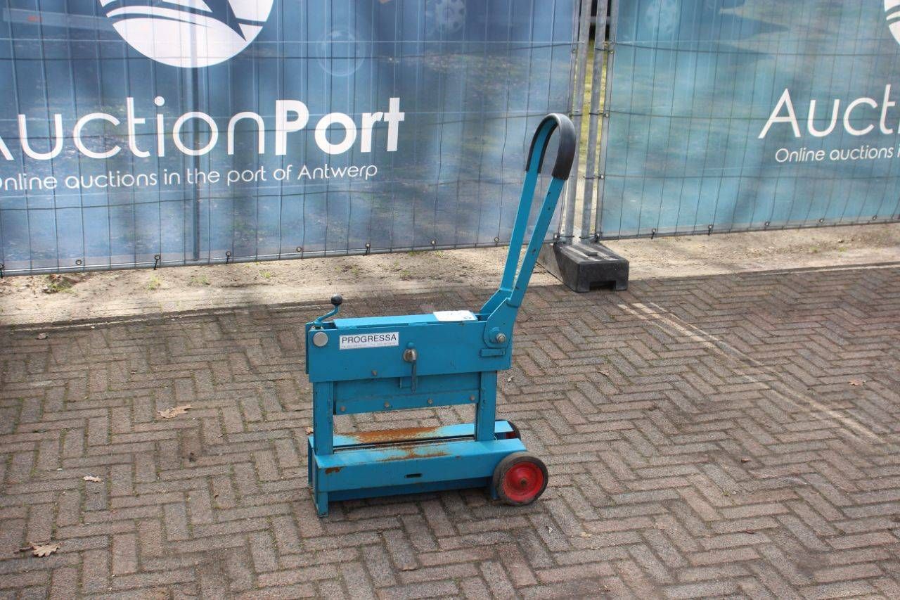 Tile cutter