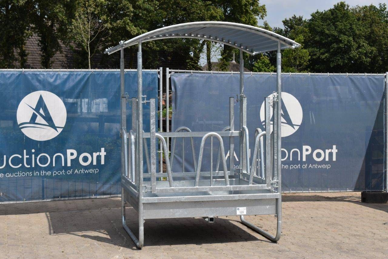 Hay rack 150x150 cm with 9 feeding places New