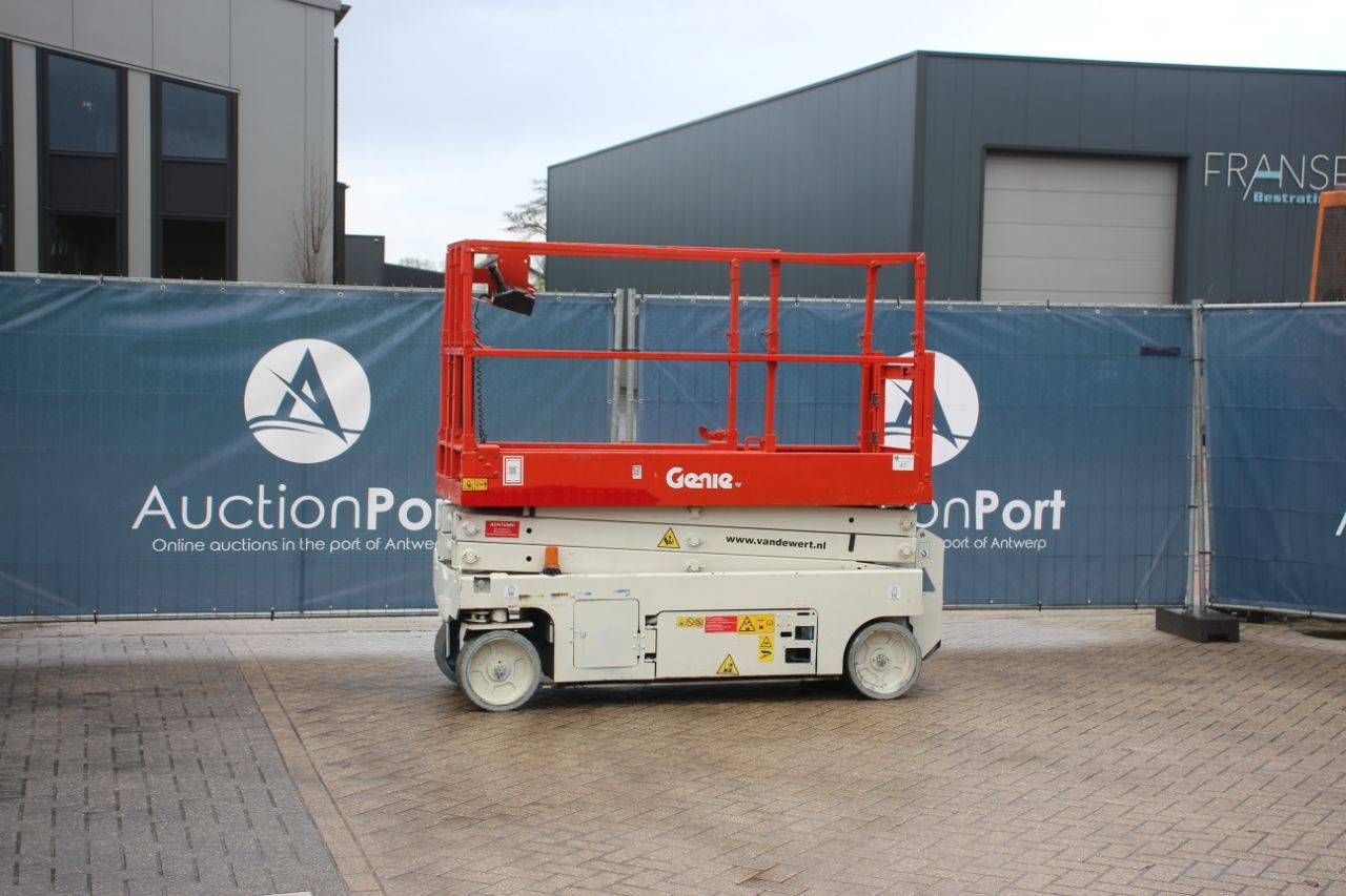 Scissor lift Genie GS-2032 Electric 8.1m 2013