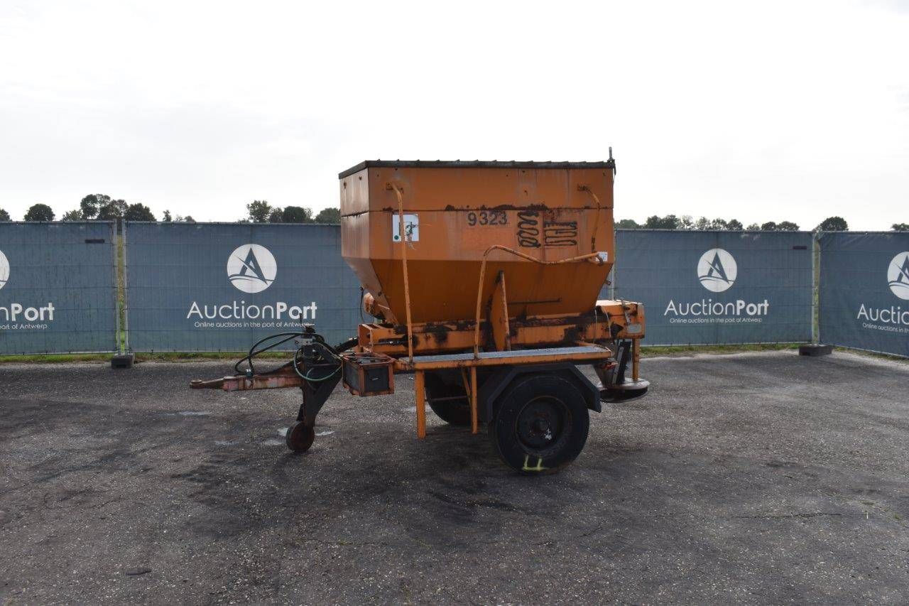 Salt spreader Nido Universal MB1503 AWK Diesel