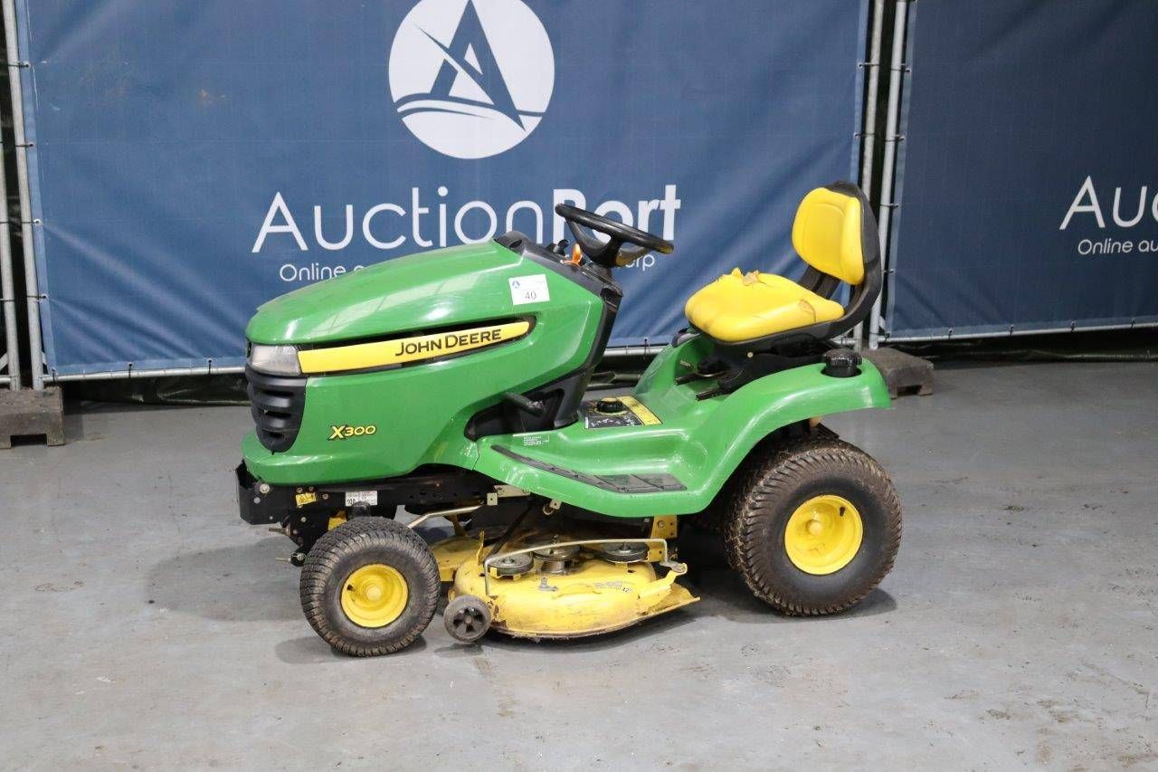 Riding mower John Deere X300 Petrol