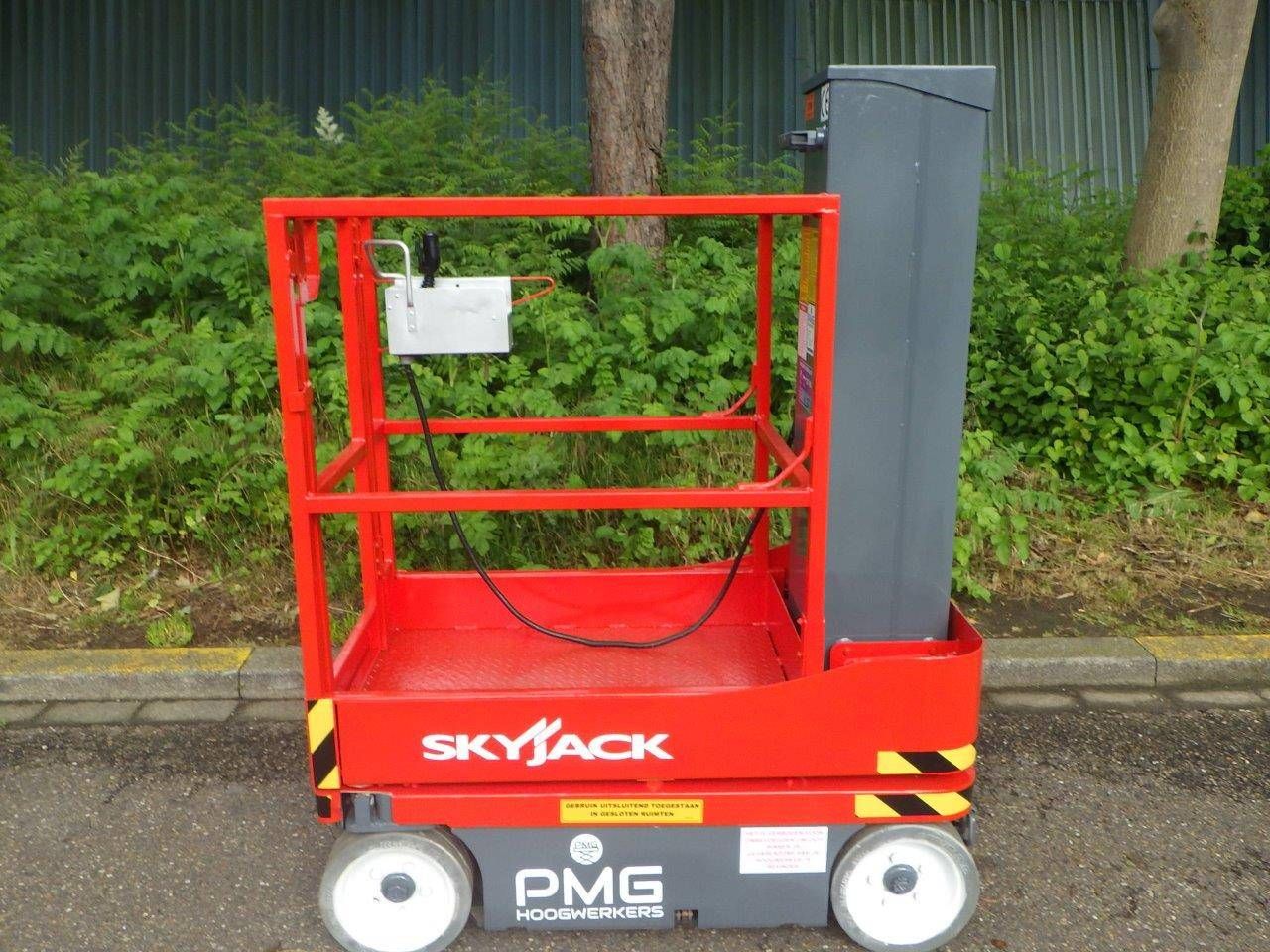 Mast lift SkyJack SJ16 Electric 6.75m 2013