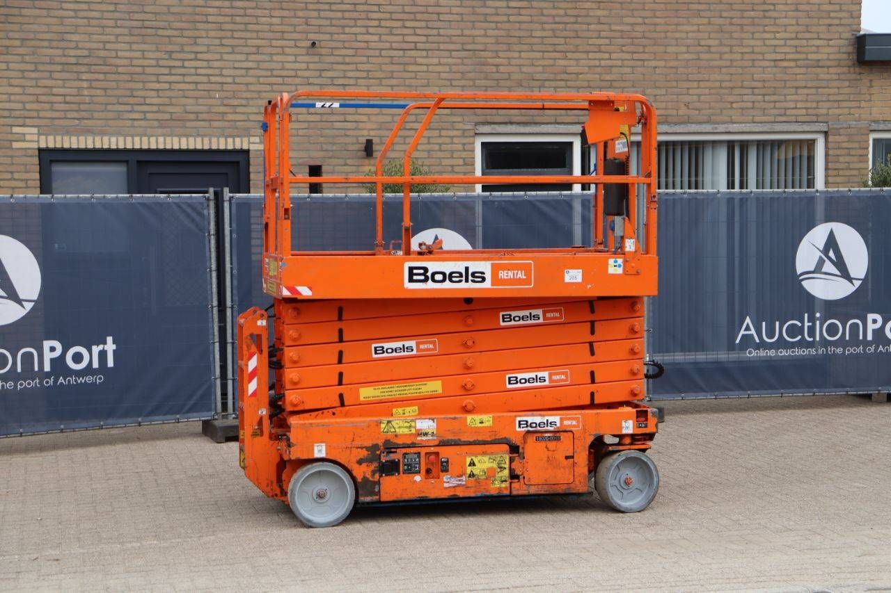 Genie GS-4047 Electric Scissor Lift 13.7m 2013