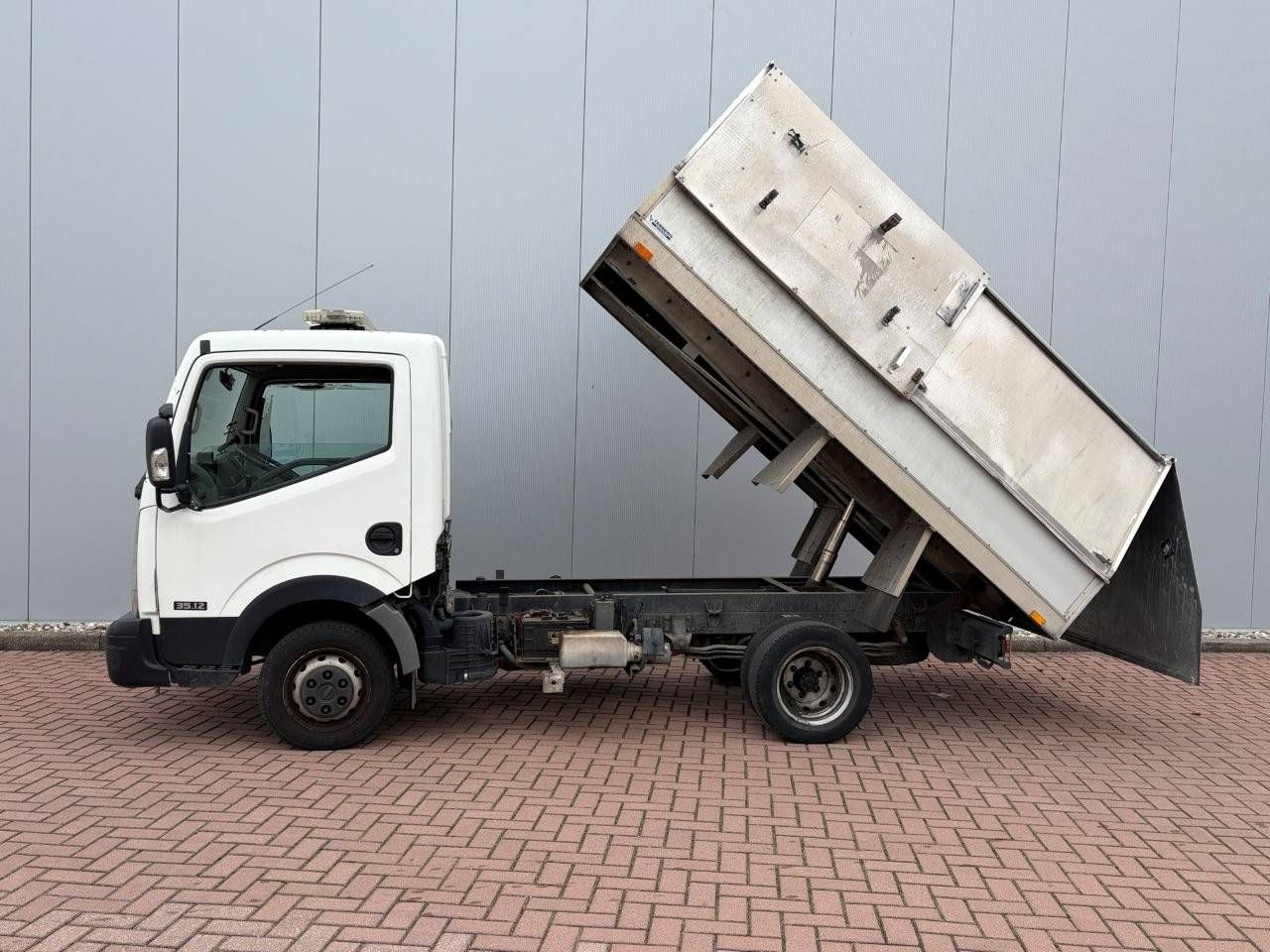 Vuilniswagen kipper Nissan NT400- 35.12 2.5 dCi 250 Diesel 123pk 2015