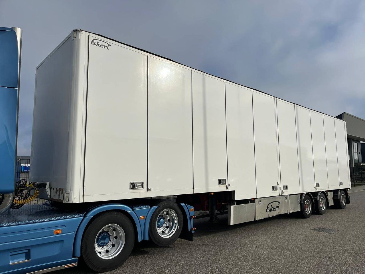 Closed Semitrailer Ekeri JL 2206 - 2011