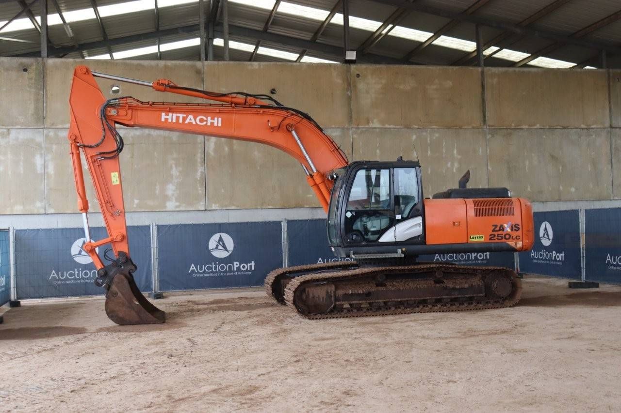 Crawler excavator Hitachi zaxis250lc-5b Diesel 2015