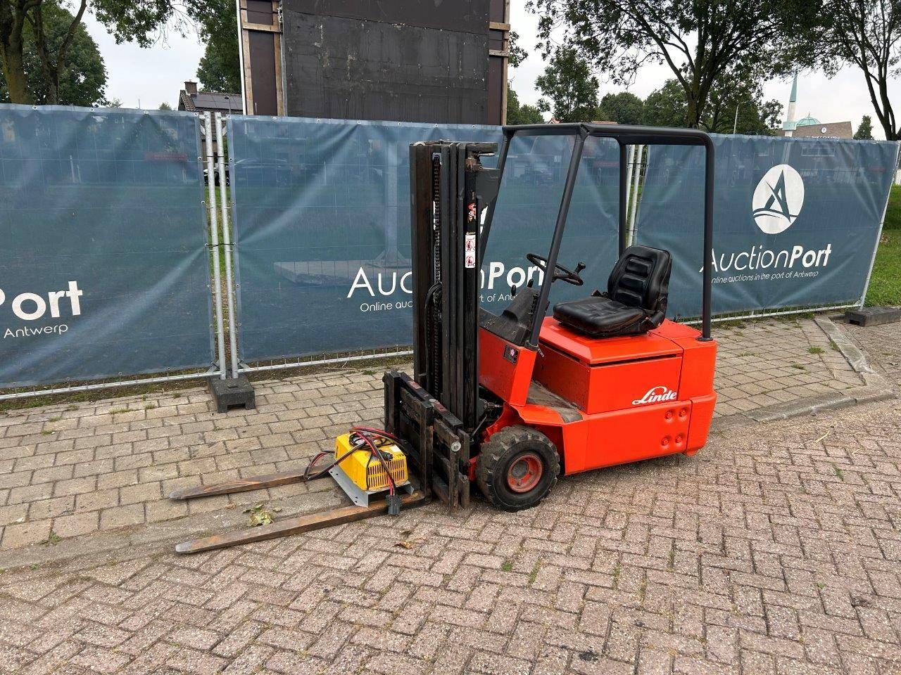 Forklift Linde E15 Electric 1500kg 3.9m 1986