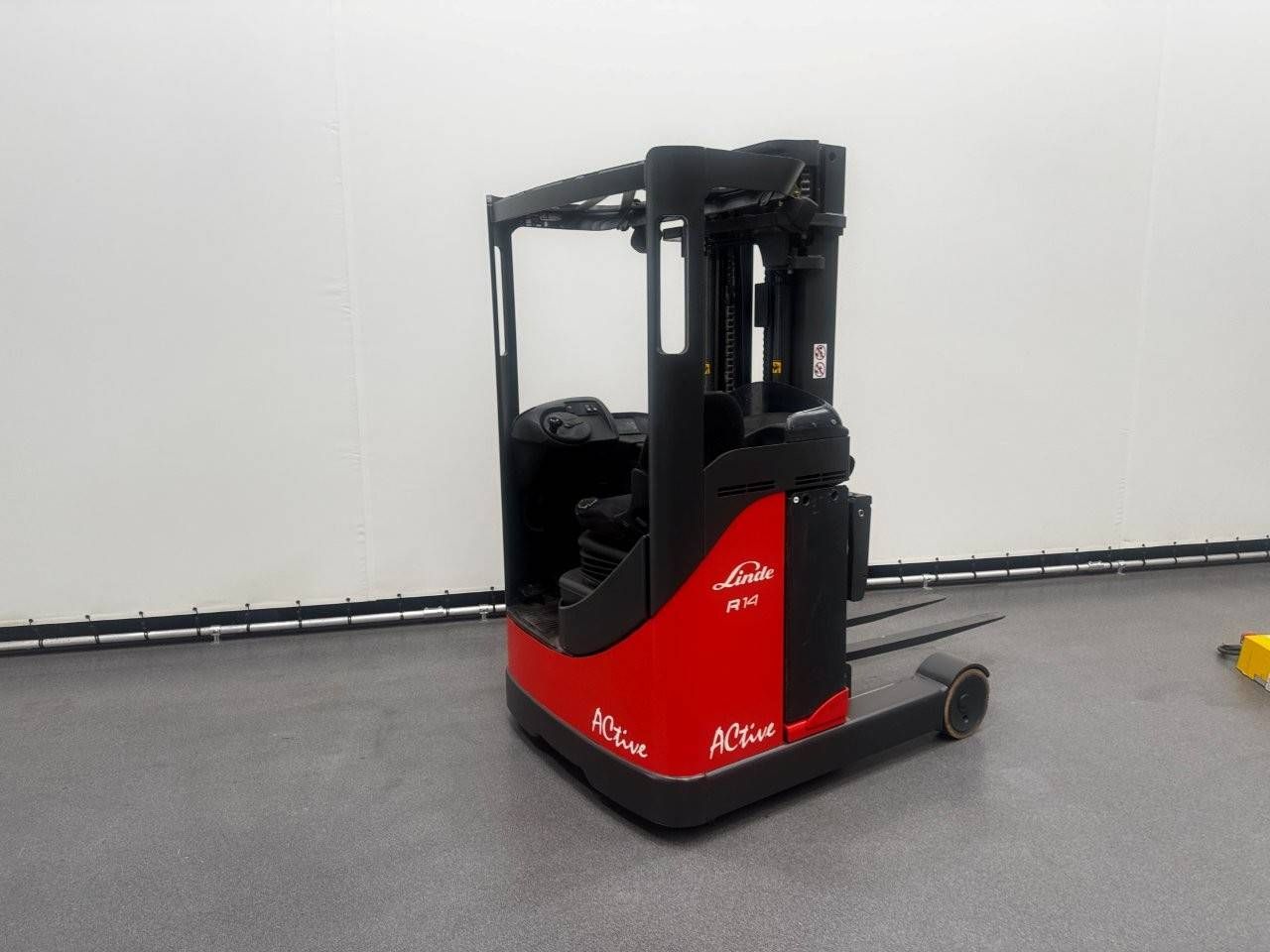 Electric reach truck R14 Electric 1400kg 5.04m 2005 