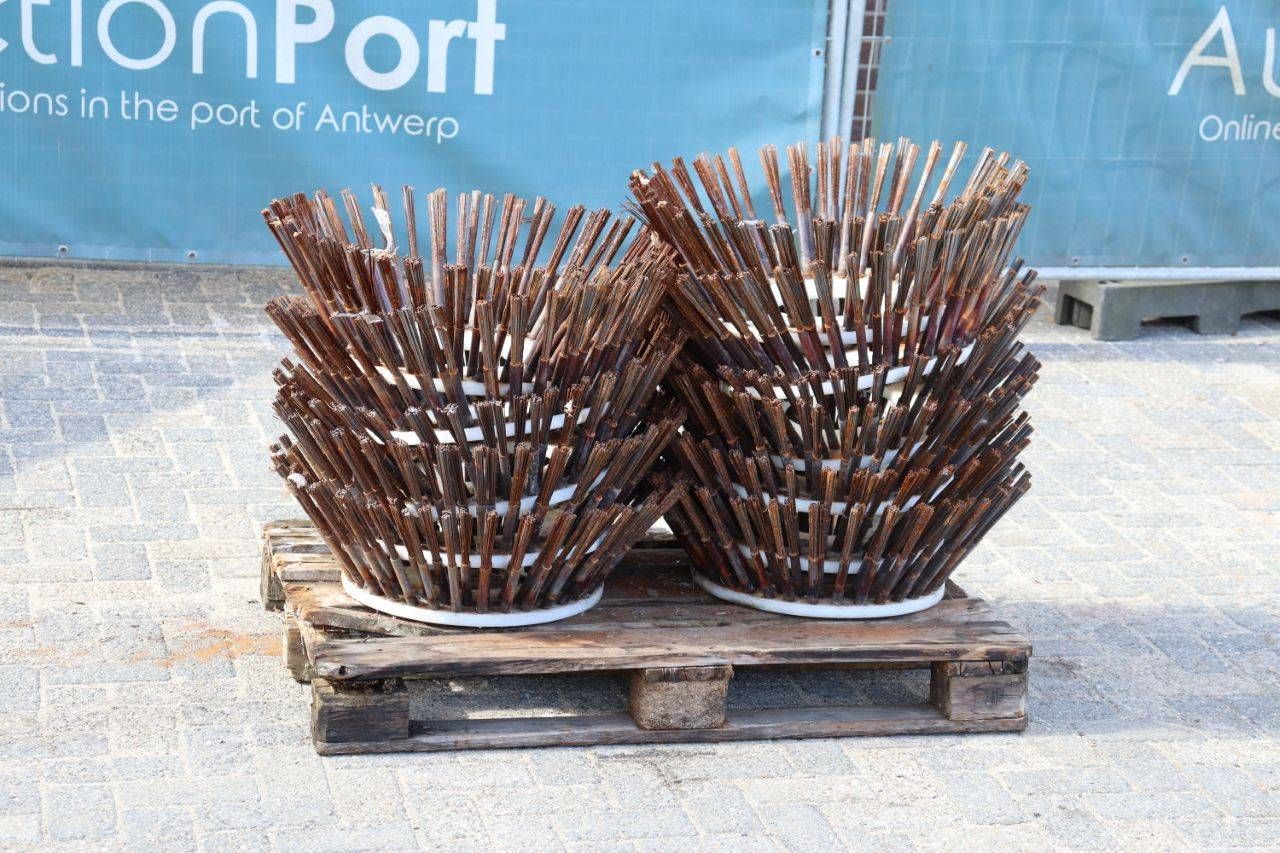 Batch of sweeping brush extension