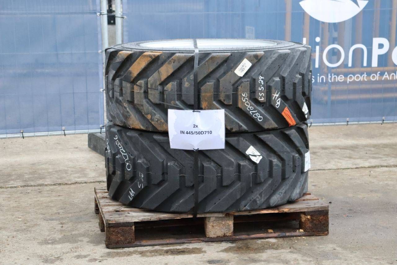 Set of tires with rim Outrigger IN445/50D710 New 