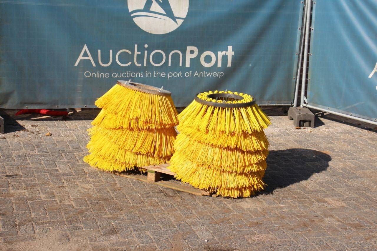 Lot of Sweeping brush attachment 13 pieces